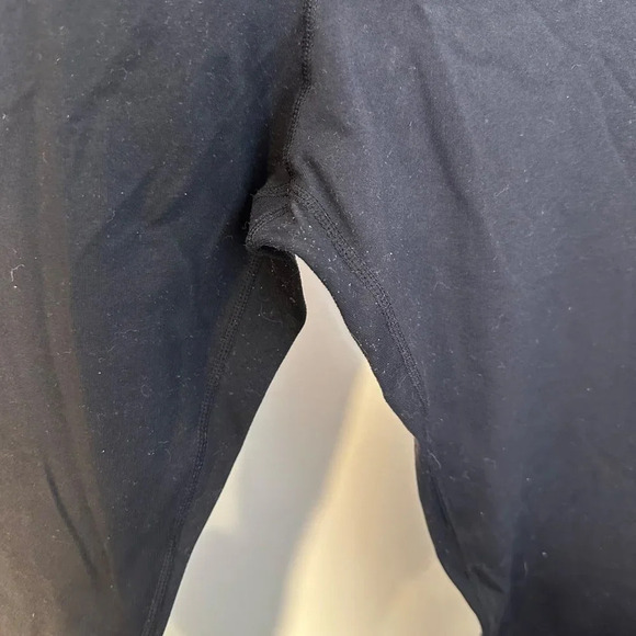 Lululemon‎ Black Cropped Legging - Picture 3 of 4